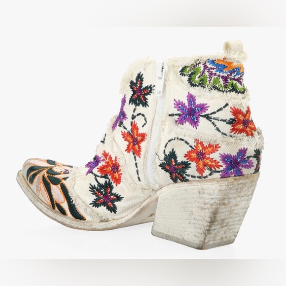 Brand new Elena Iachi embroidered booties. Size 8.5 (38.5) - Picture 10 of 14